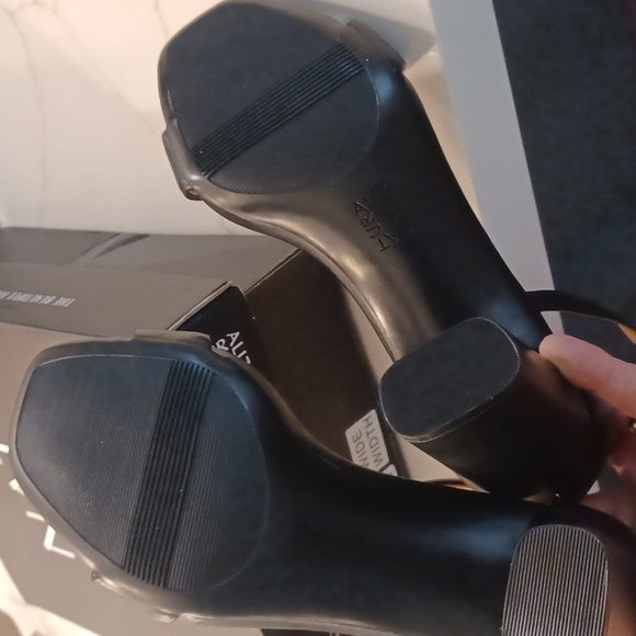 NATURALIZER JOY BLACK WOMEN'S SZ 8.5 WIDE SANDALS NWB - Picture 7 of 7